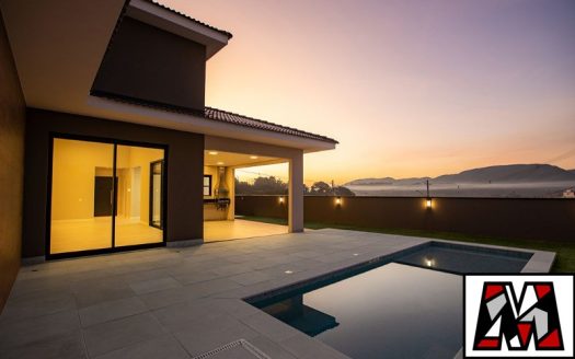 Casa em Condomínio à venda