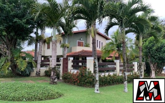 Casa em Condomínio à venda