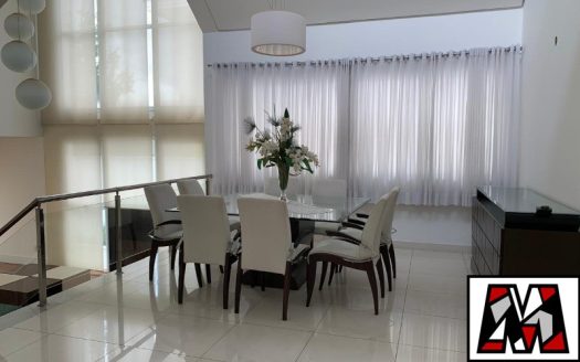 Casa em Condomínio à venda