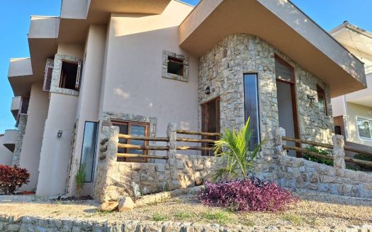 Casa em Condomínio à venda