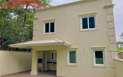 Casa em Condomínio à venda