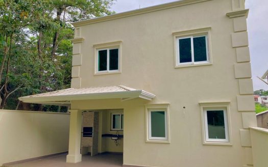 Casa em Condomínio à venda
