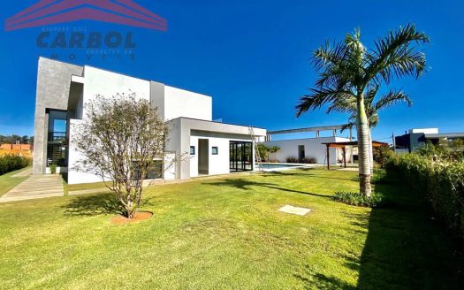 Casa em Condomínio à venda