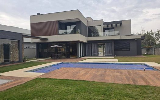 Casa em Condomínio à venda