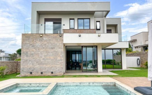 Casa em Condomínio à venda