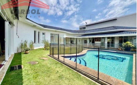Casa em Condomínio à venda