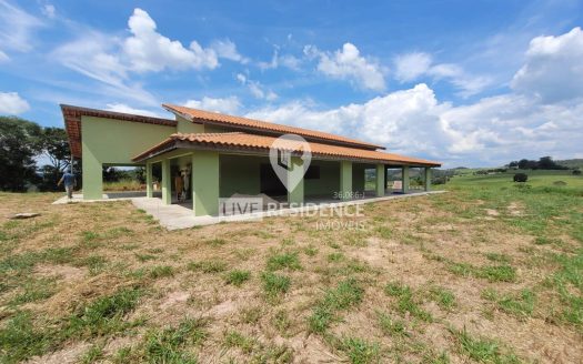 Fazenda/Sítio/Chácara à venda