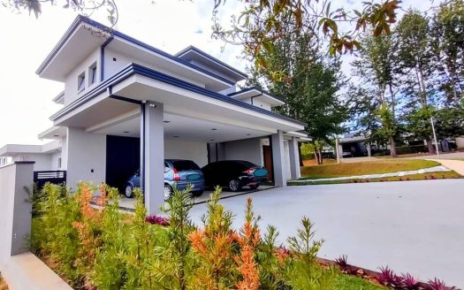 Casa em Condomínio à venda