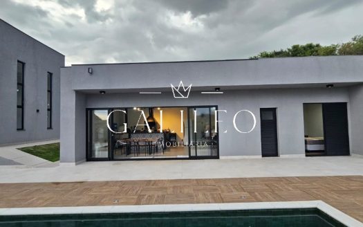 Casa em Condomínio à venda